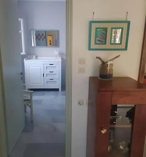 The House Of Manos And Helen *