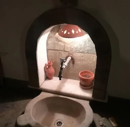 The House Of Manos And Helen * Aneratza