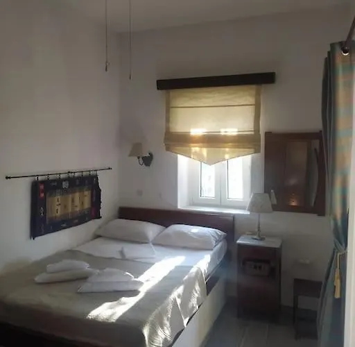 The House Of Manos And Helen Aneratza