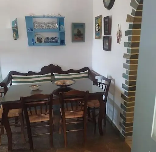 The House Of Manos And Helen Vila *